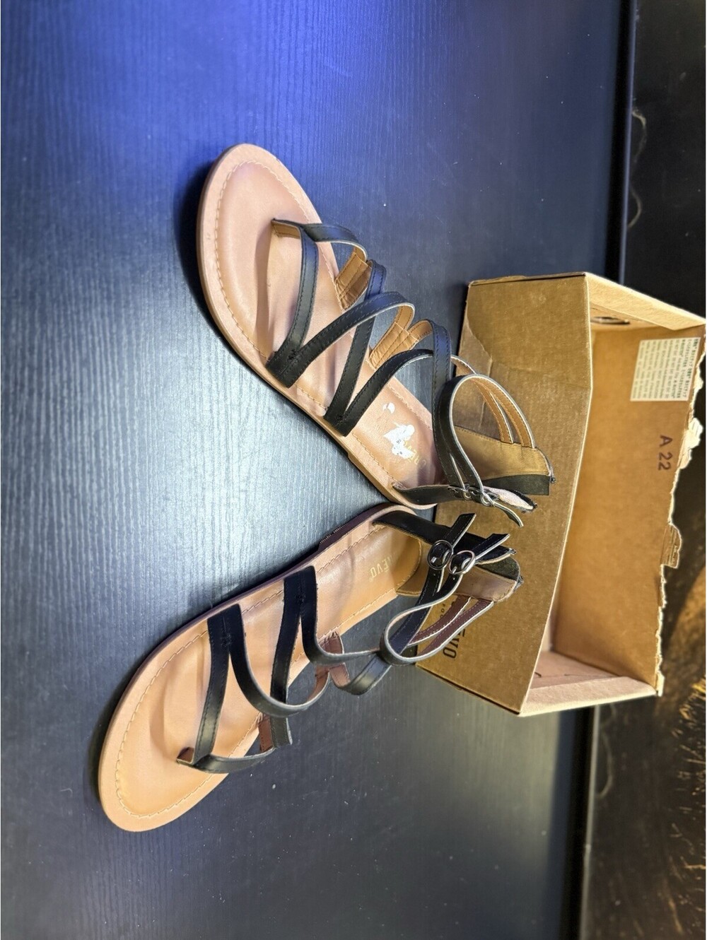 Crevo Heather Women’s 7.5 M Black Strappy Gladiator Sandals New Box